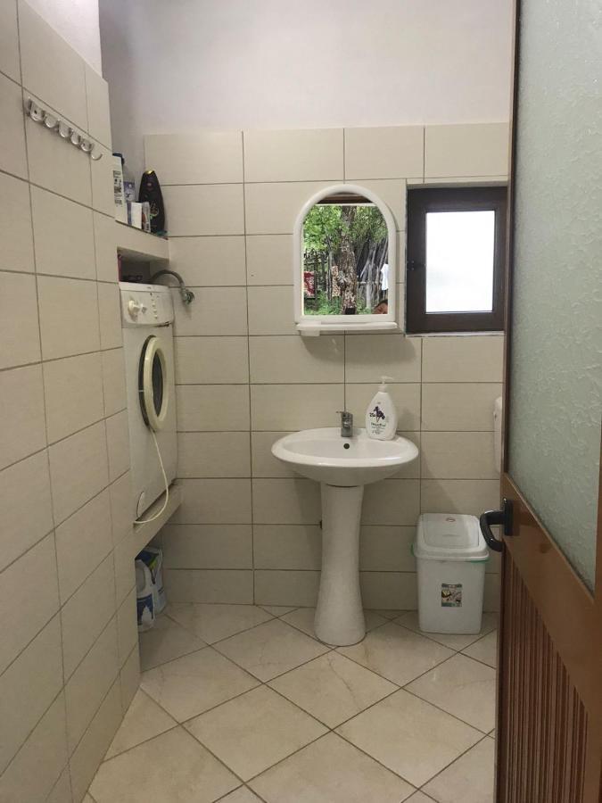 Guest House Ledio ヴァルボナ エクステリア 写真
